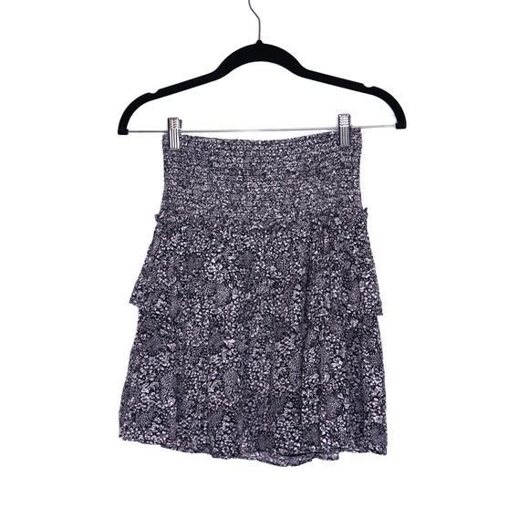BY ANTHROPOLOGIE Jennalyn Tiered Mini Skirt Black Floral High Waist Women's XSP - Picture 1 of 10